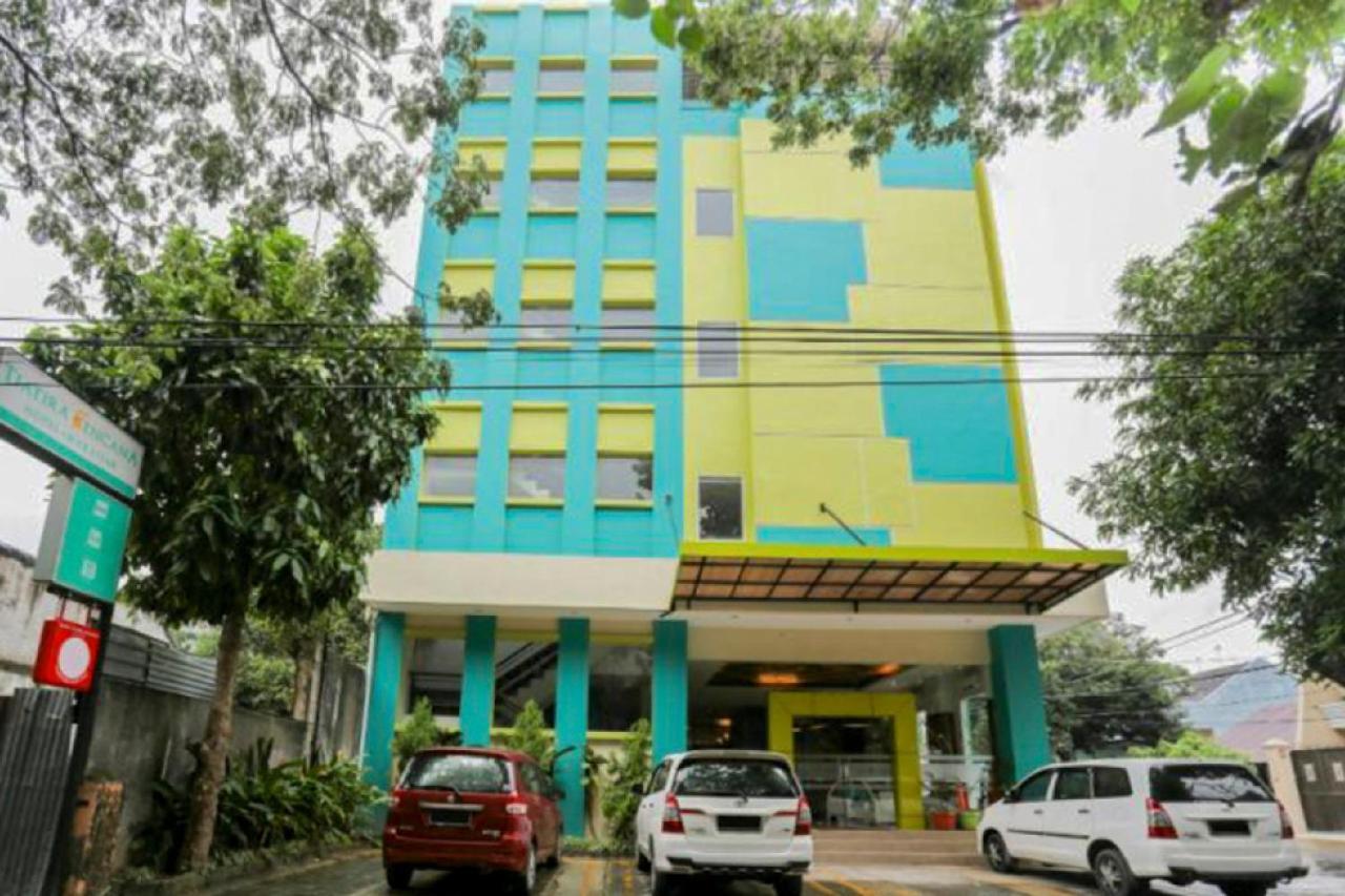 Reddoorz Plus Near Pantai Losari Makassar Exteriör bild