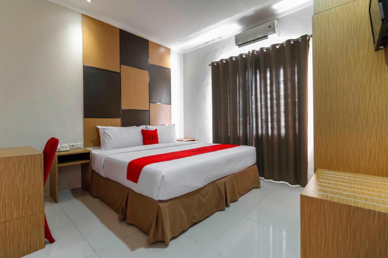 Reddoorz Plus Near Pantai Losari Makassar Exteriör bild