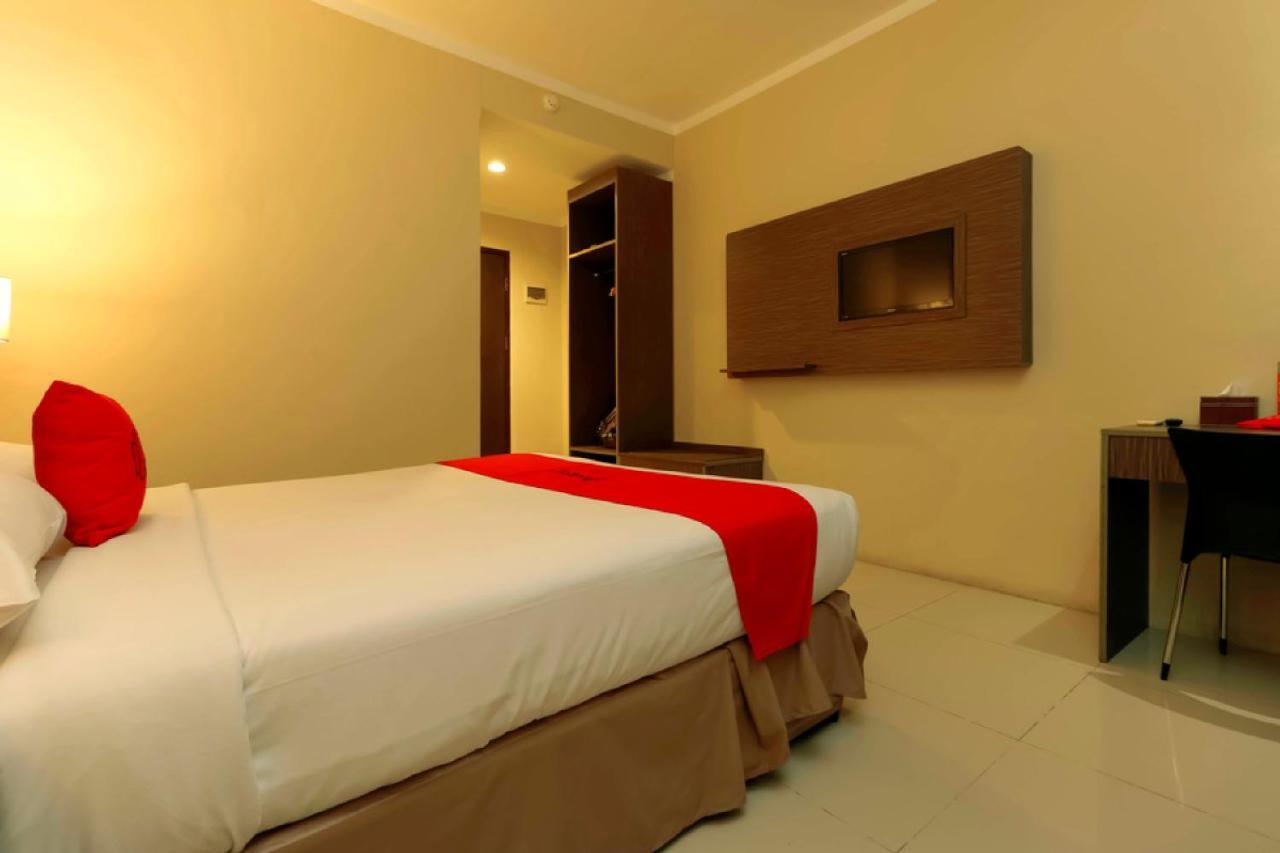 Reddoorz Plus Near Pantai Losari Makassar Exteriör bild
