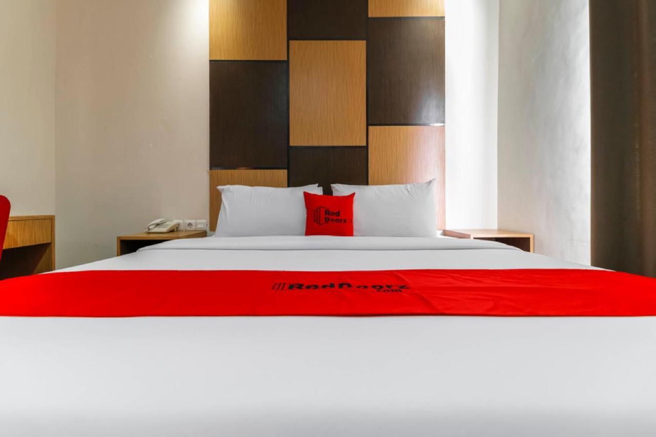 Reddoorz Plus Near Pantai Losari Makassar Exteriör bild