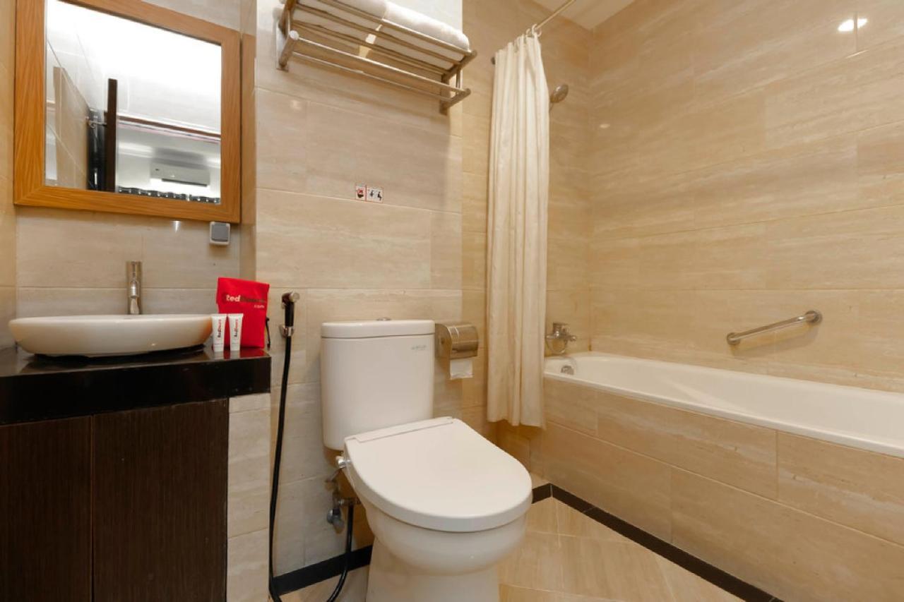 Reddoorz Plus Near Pantai Losari Makassar Exteriör bild